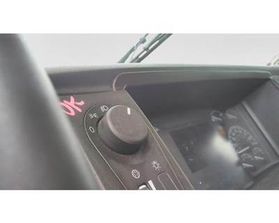 Volvo Right Front Door Glass for a Volvo VNM