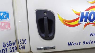 Freightliner Cascadia 125 Right Door Handle