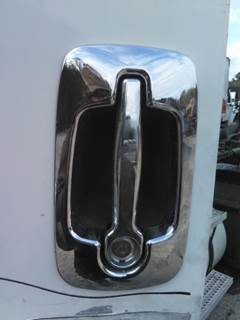 International ProStar Left Door Handle for a International PROSTAR 122