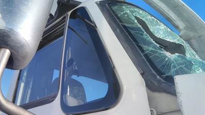 International ProStar Right Door Vent Glass for a International PROSTAR 122