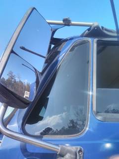 International ProStar Left Door Vent Glass for a International PROSTAR 122