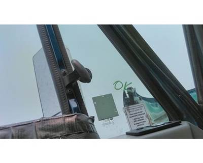 International ProStar Left Front Door Vent Glass for a International PROSTAR 122