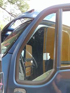 Kenworth T2000 Left Door Vent Glass