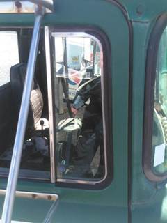 Mack RD690 Right Door Vent Glass