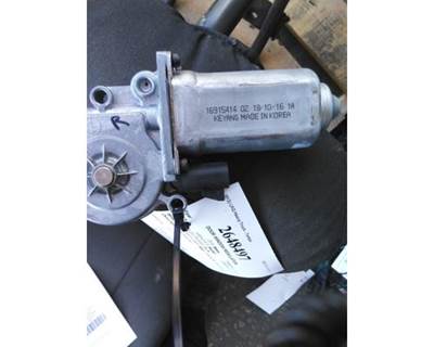 Freightliner Cascadia 113 Right Door Window Regulator for a Freightliner CASCADIA 113 2018UP