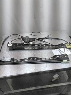 Freightliner Cascadia 126 Left Door Window Regulator