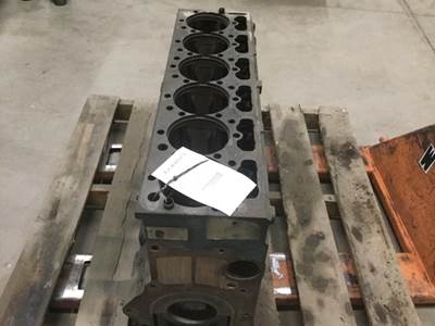 International DT466E Engine Block / Cylinder Block