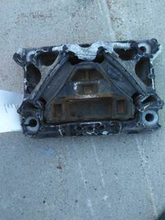 Detroit DD15 Engine Mount