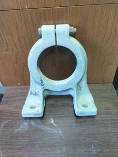 Ford L8000 Engine Mount