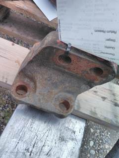 Mack E7 E-Tech Right Engine Mount for a Mack E7 ETEC 300 TO 399 HP