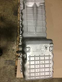 Mercedes-Benz OM460LA Engine Oil Pan for a Mercedes OM 460LA