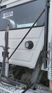 Mack Pinnacle CXU613 Right Exhaust Bracket for a Mack CXU613