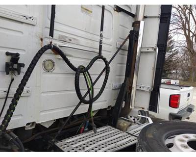 Volvo VNL Exhaust Bracket