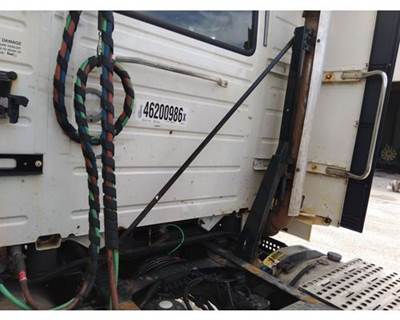 Volvo VNL Exhaust Bracket