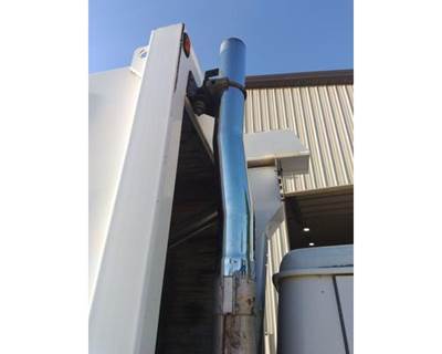 International 4900 Right Exhaust Pipe