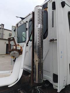 Freightliner Cascadia 113 Right Exhaust Stack