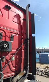 Freightliner Cascadia 125 Right Exhaust Stack