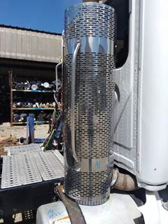 Freightliner Cascadia 125 Right Exhaust Stack
