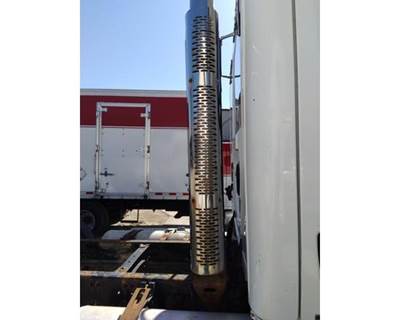 Freightliner Cascadia 125 Right Exhaust Stack