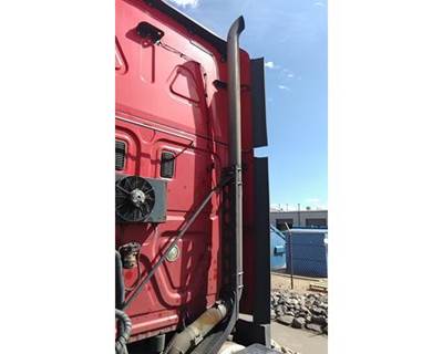 Freightliner Cascadia 125 Right Exhaust Stack