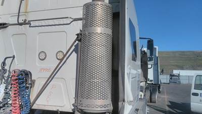 International ProStar Right Exhaust Stack for a International PROSTAR 122