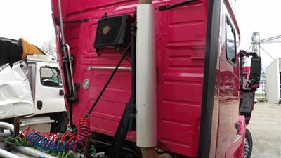 Volvo VNL Exhaust Stack