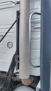 Volvo VNL Right Exhaust Stack