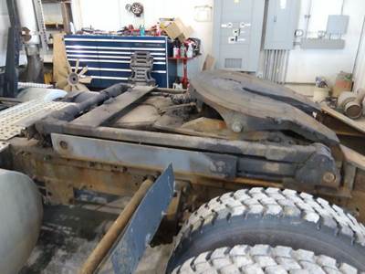 Holland HYDRAULIC LIFTING Fifth Wheel