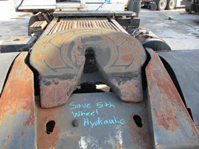 Holland HYDRAULIC LIFTING Fifth Wheel