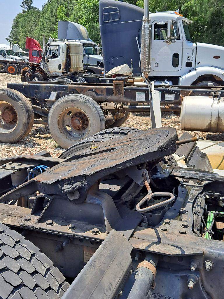 2014 Holland STATIONARY Fifth Wheel for a Freightliner CASCADIA 113 For