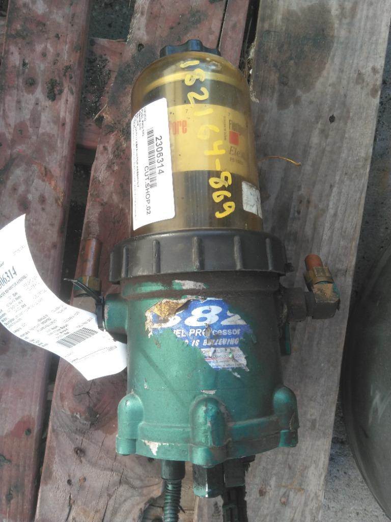 2005 Davco Fuel Pro 382 Fuel / Water Separator for a Freightliner