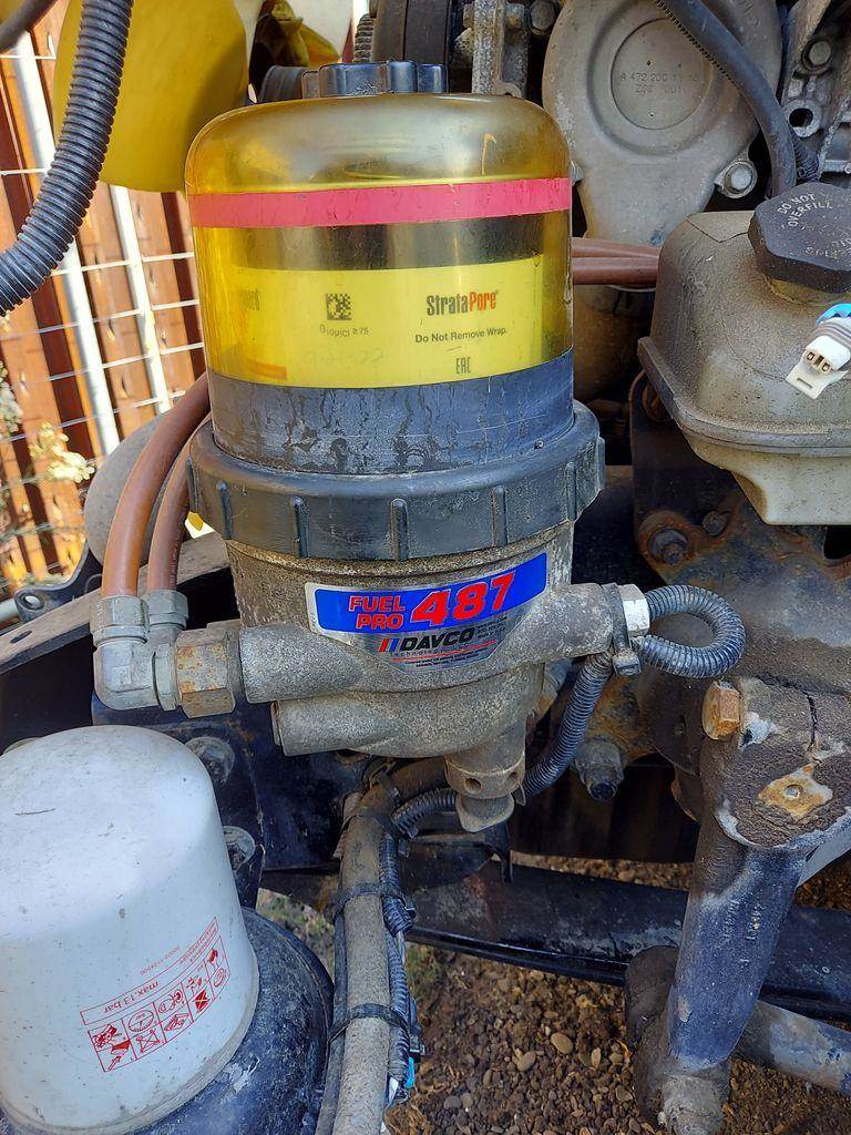 2019 Detroit DD13 Fuel / Water Separator for a Freightliner CASCADIA