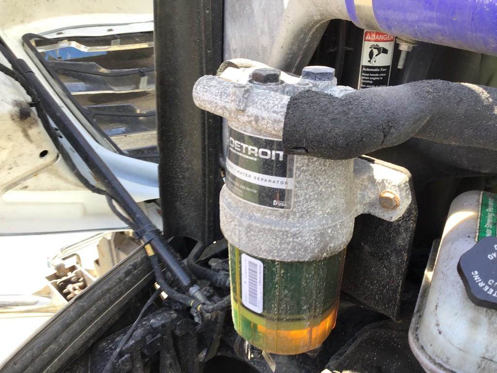 2022 Detroit DD15 Fuel / Water Separator for a Freightliner CASCADIA