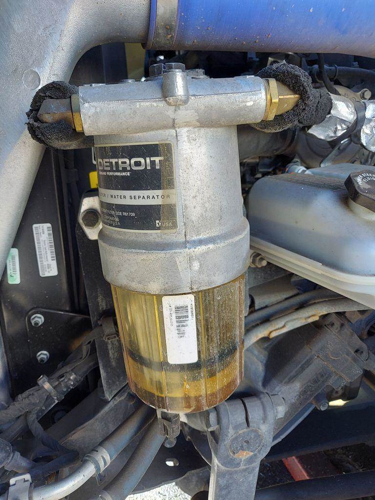 2020 Detroit DD15 Fuel / Water Separator for a Freightliner CASCADIA