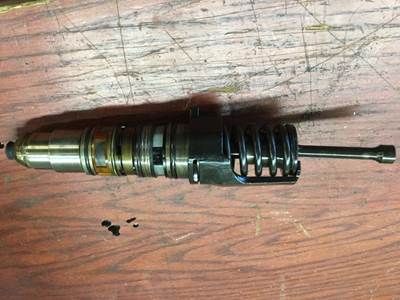 Cummins ISX Fuel Injector for a Cummins ISX EPA 04