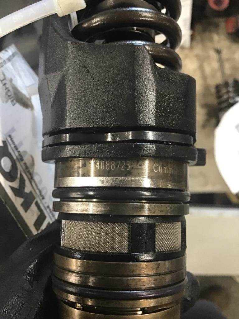 2011 Cummins ISX EGR Fuel Injector for a International PROSTAR 122 For
