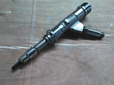 Cummins X12 Fuel Injector for a Cummins X12 EPA 17