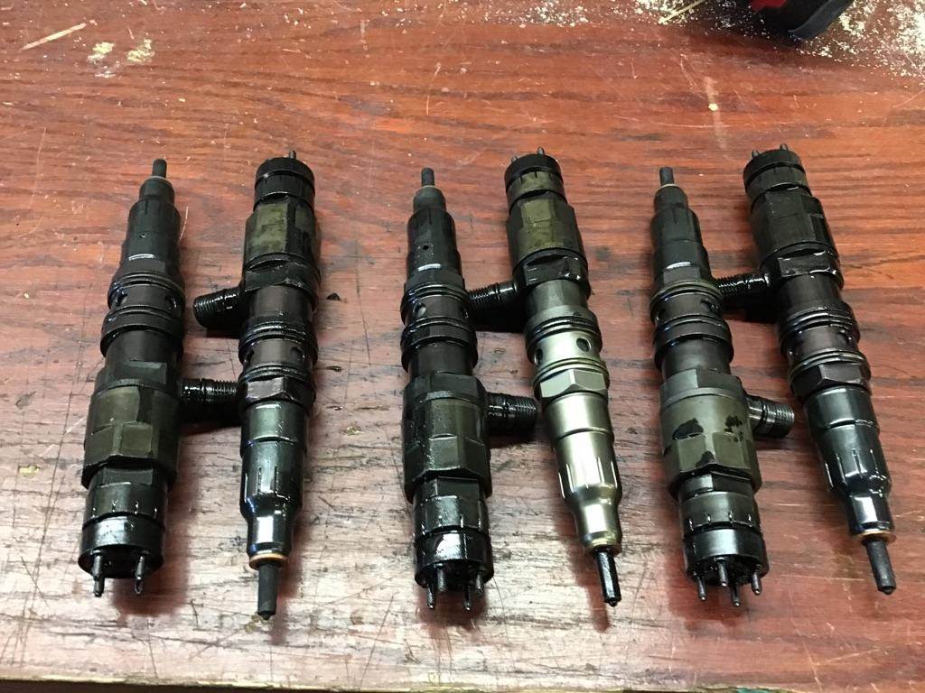 2009 Detroit DD15 Fuel Injector for a Freightliner CASCADIA 125 For