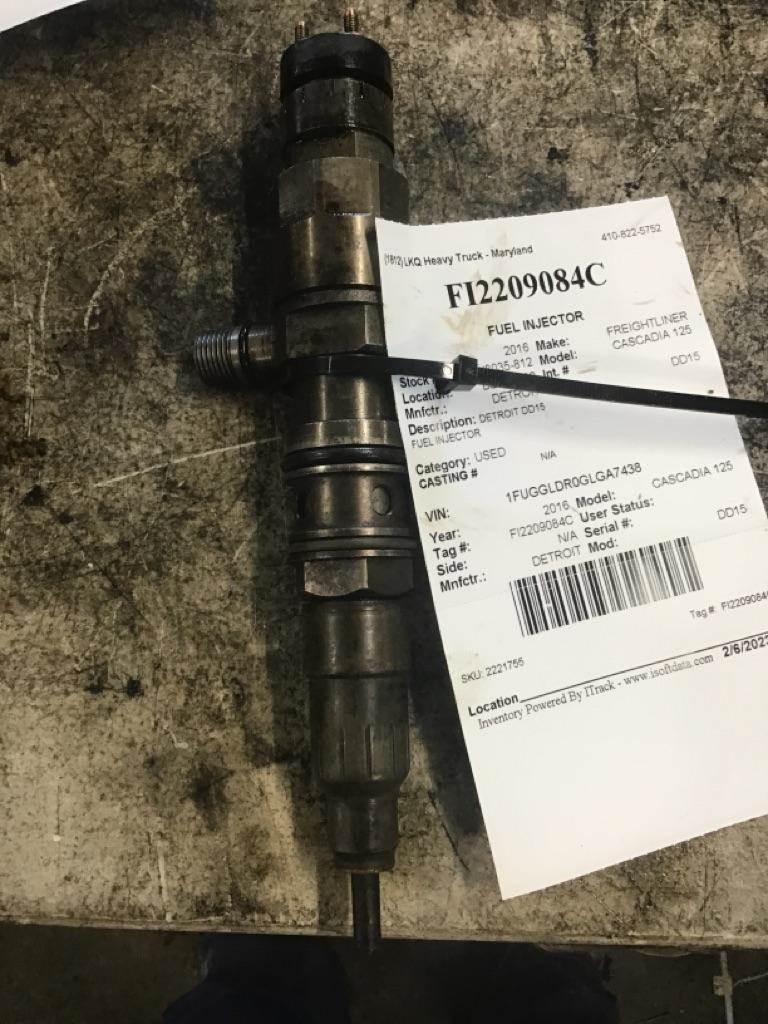 2016 Detroit DD15 Fuel Injector for a Freightliner CASCADIA 125 For