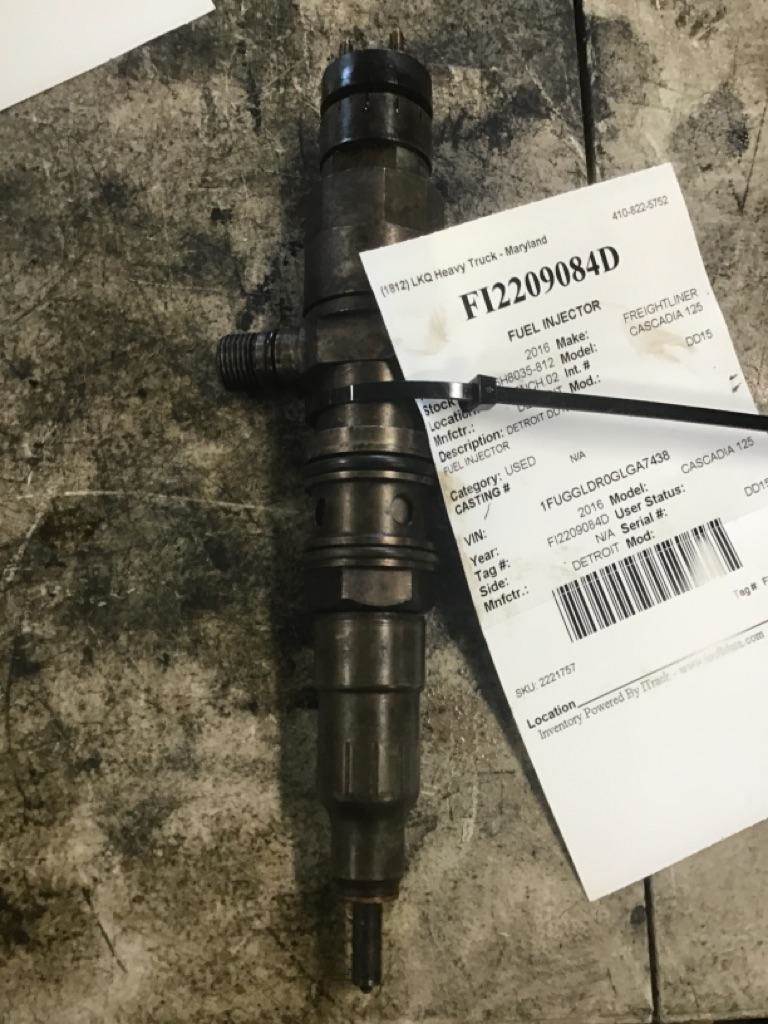 2016 Detroit DD15 Fuel Injector for a Freightliner CASCADIA 125 For