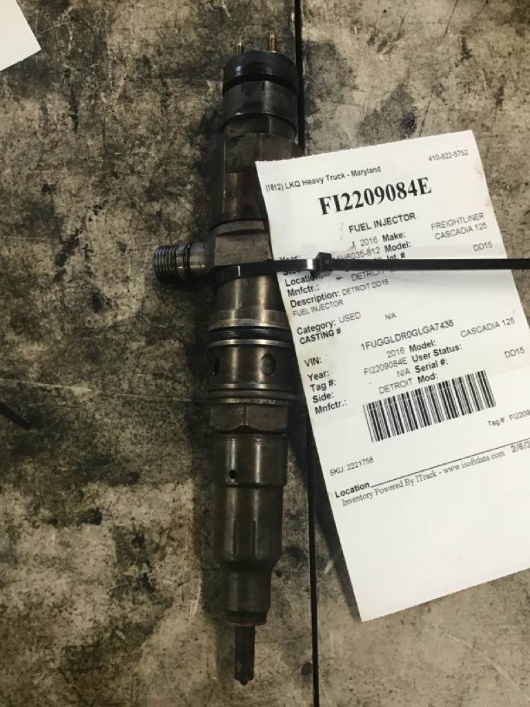 2016 Detroit DD15 Fuel Injector for a Freightliner CASCADIA 125 For