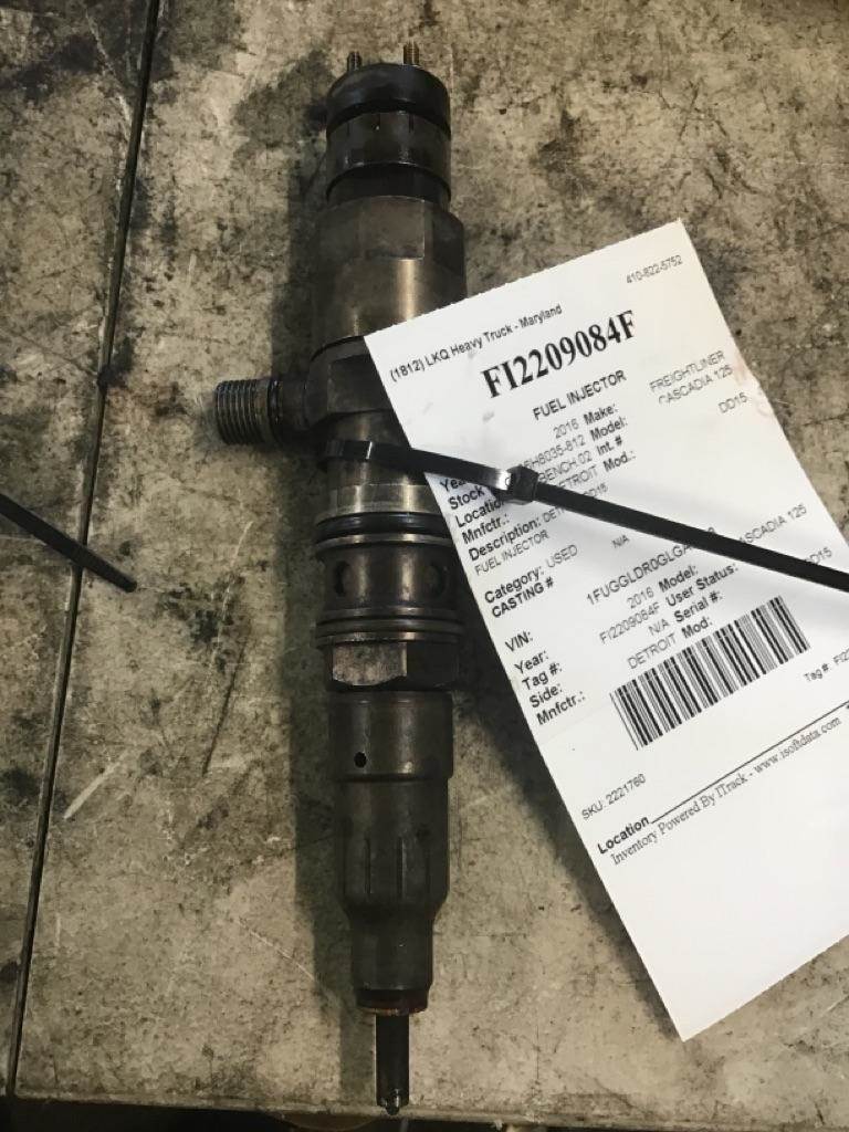 2016 Detroit DD15 Fuel Injector for a Freightliner CASCADIA 125 For