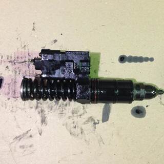 Detroit Series 60 12.7L DDEC IV Fuel Injector for a Detroit 60 SERIES-12.7 DDC4