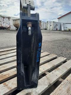 Peterbilt 386 Fuel Tank Strap / Bracket