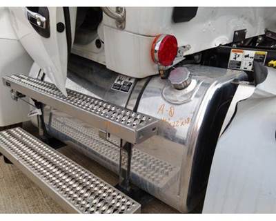 Kenworth T380 Left Fuel Tank for a Alum D Or Rectangle 65-74 GALLON