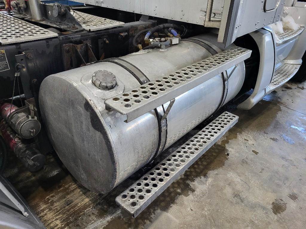 2013 Kenworth T660 Right Fuel Tank For Sale Wykoff, MN 2233567