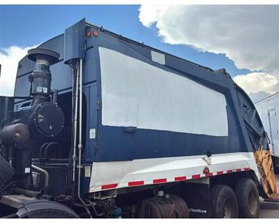 McNeilus REAR LOADER Garbage Truck Body