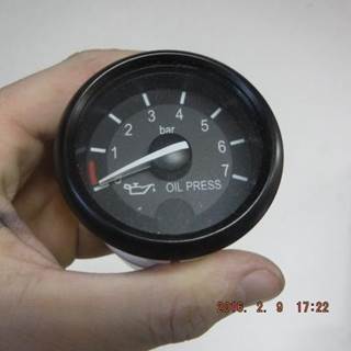 PETERBILT KENWORTH OIL PRESSURE SMART GAUGE Q43-6002-204B
 READOUT IS IN BARS 