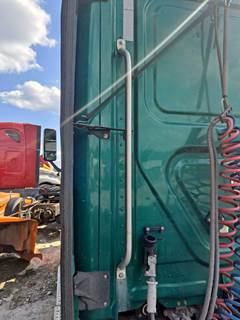 Freightliner Cascadia 125 Left Grab Handle