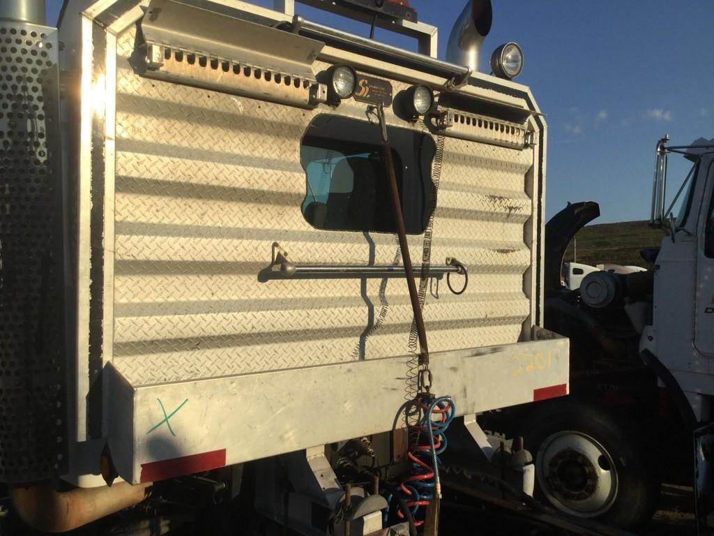 2008 SturdyLite CAB RACK Headache Rack for a Kenworth T800B For Sale